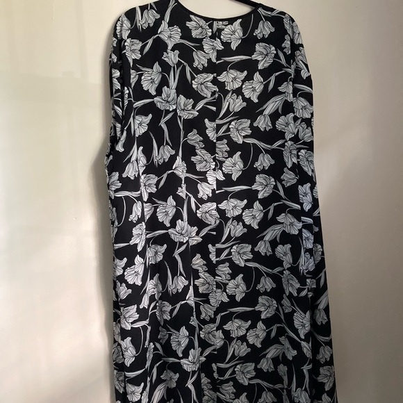 Floral Sweeper - Picture 5 of 5